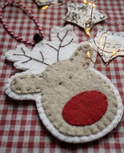 pin    space  christmas cottages diy felt christmas