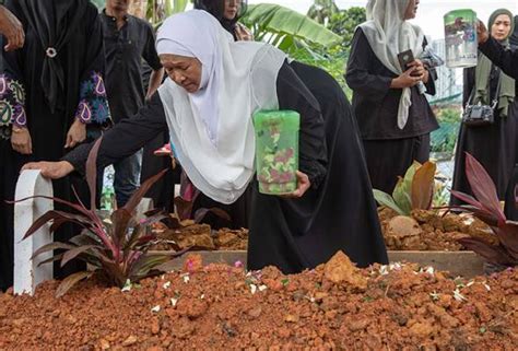 Jenazah Mat London Selamat Dikebumi Astro Awani