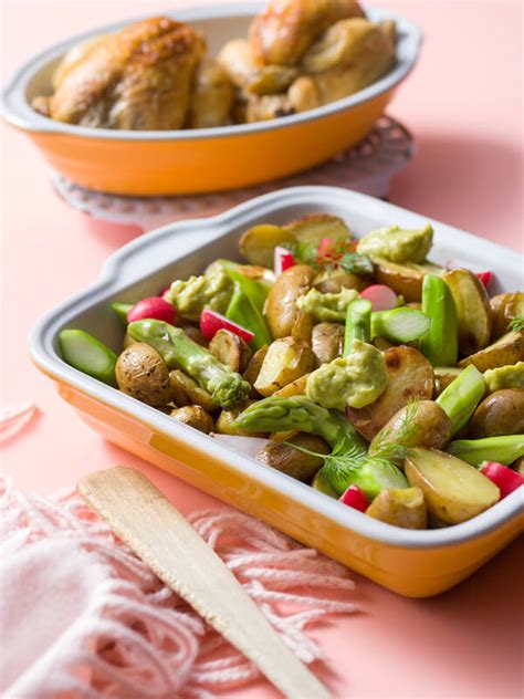 Salade Van Gebakken Aardappeltjes Asperges Haantje En Avocadodressing