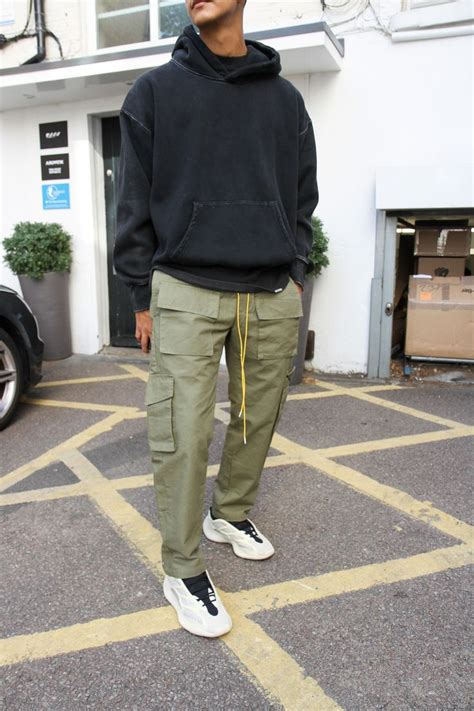 Hoodie Washed Black // Snap Cargo Pant Olive | Street style outfits men ...