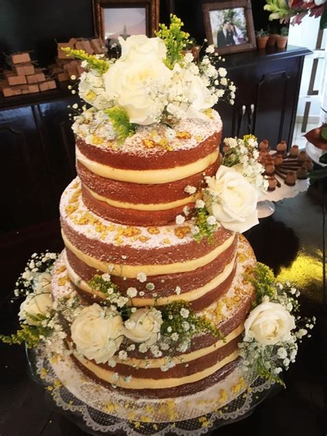 A Sra Flor faz naked cake incríveis Os bolos de casamento são bonitos