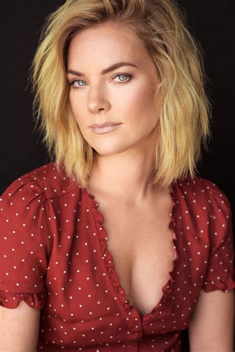 5 Hot Sexy Cindy Busby Bikini Pics