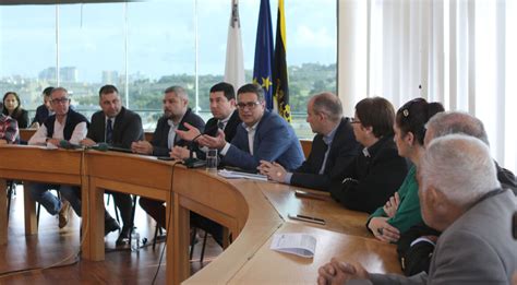 Il familji qegħdin jaffaċċjaw bosta diffikultajiet Adrian Delia