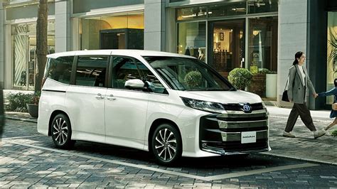 Toyota Noah 1.8 Hybrid X