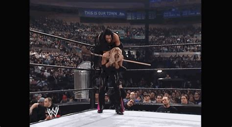 VICTORIA v TRISH STRATUS (WWE SURVIVOR SERIES 2002) : r/SquaredCircle