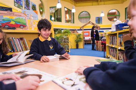 how to become a teacher in england