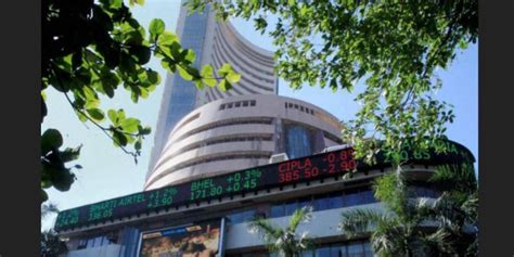 Sensex Tumbles Over 300 Pts In Early Trade Nifty Tests 15650 India Tv