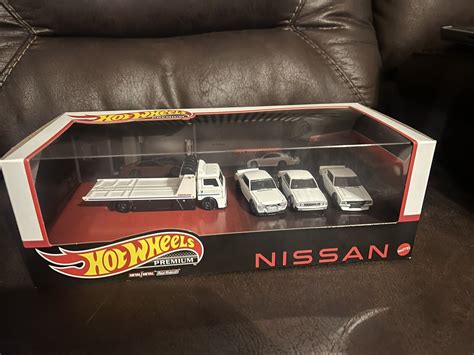 2023 Hot Wheels Premium Diorama Garage Set Nissan 2000gt C210 LBWK HAKO