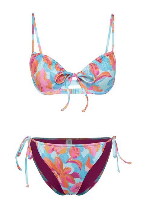 Trendyol Collection Set de bikini obișnuit cu tunel de balcon cu model floral TBESS BT