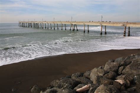 Pacifica Municipal Pier, Pacifica, CA - California Beaches