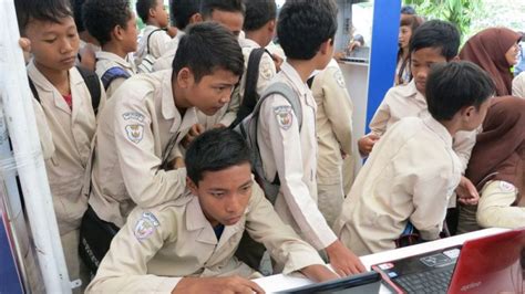 indonesia drafts  ban  cyberbullying  activists  theyre