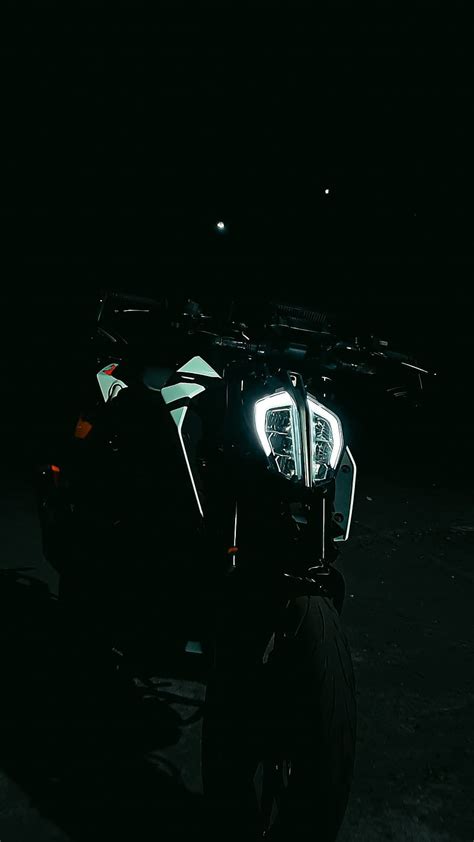 duke  white colour wallpaper