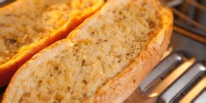 how long to air fry garlic bread