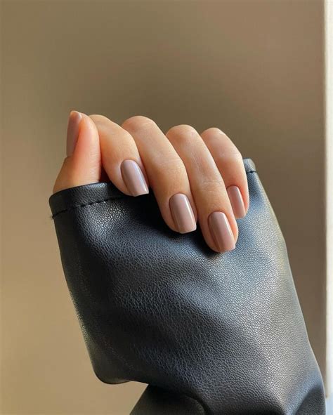 These 20 Nude Nails Are A Minimalistic Trend Sweeping Social Media