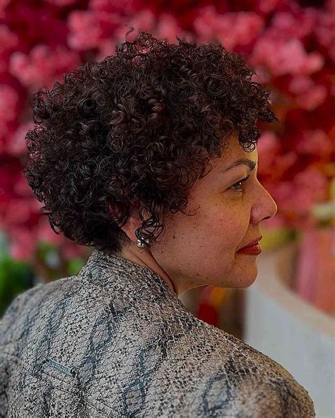 Beauty experts debate the best cute short curly hairstyles for older ladies 6