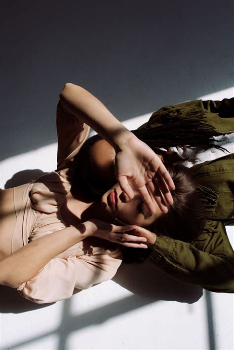 Discover Lesbian Poses And Lesbian Ideas Poses Lesbian Couple