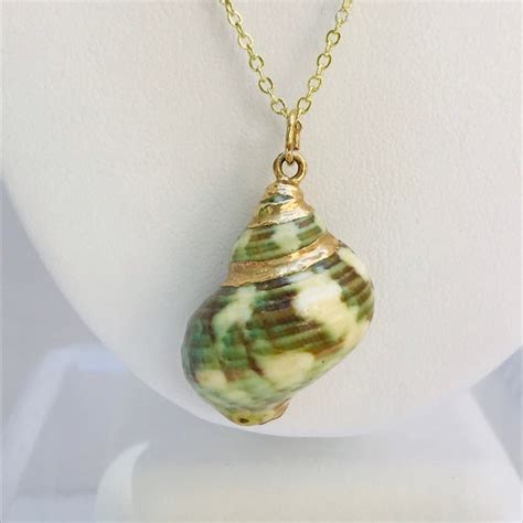 Green Seashell Necklace Green And White Seashell Pe Gem