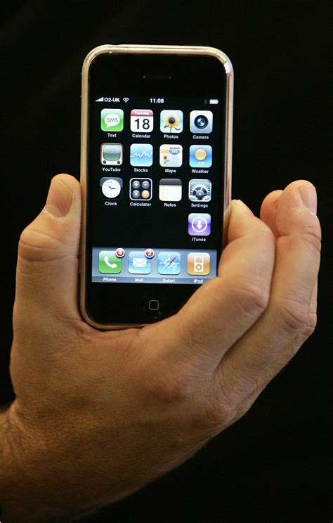 Apple gets £405M payout from Samsung for 'copying products' | The Irish Sun