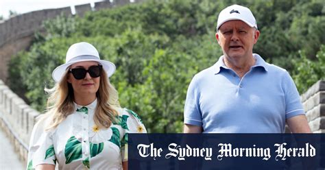 australian fashion jodie haydon shows dress diplomacy  great wall