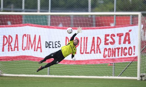 Ltimo Treino Do Inter Antes Do Gre Nal Marcado Por Faixas Da Torcida