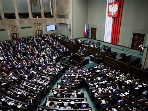 PiS na czele ale to opozycja ma powody do radości Najnowszy sondaż