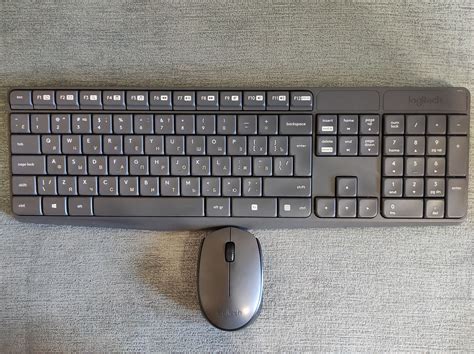 комплект беспроводной клавиатуры с мышкой Logitech