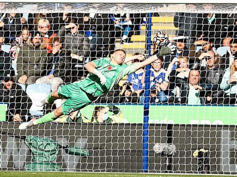 Watch Arsenal S Aaron Ramsdale Makes An Outrageous Double Save During