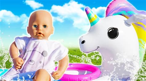 Oyuncak videosu Baby Born bebek Unicorn havuzunda eğleniyor Bebek