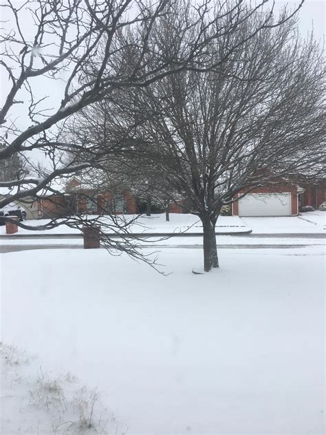 Finally, some snow for Oklahoma! So glad my classes at OU got cancelled today! : r/oklahoma