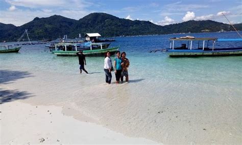 Pantai Pasir Putih Lampung Tiket & Aktifitas 2024 - Travelingan.Net