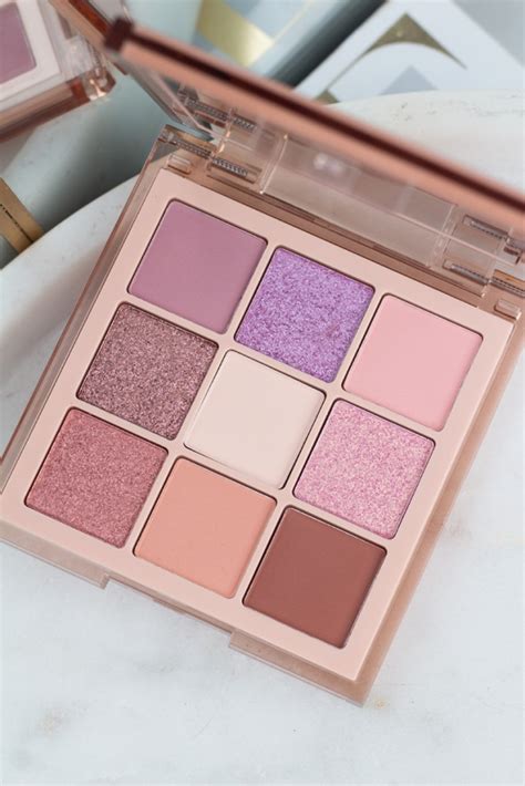 Huda Beauty Nude Obsessions Palette Light Medium Rich