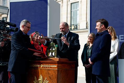 Journ E Des Droits Des Femmes Livg Scell E Dans La Constitution