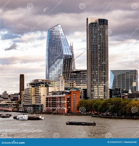 Riverside Development of New Offices and Luxury Apartments in South