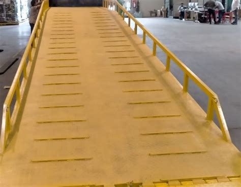 Mild Steel Hydraulic Portable Loading Dock Ramp Size Capacity 1ton