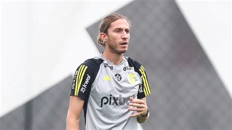 Filipe Luís define escalação titular do Flamengo para o jogo contra o