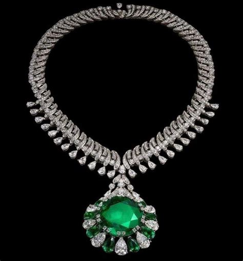 Pin De Manoj Kadel Em Diamond Necklaces Colour Stone Perls Jewellery