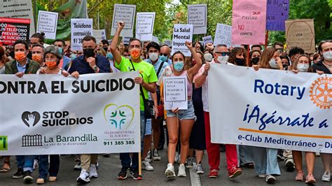 Podemos Ciudadanos y Más País se manifiestan por un plan de prevención