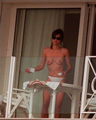 Elizabeth Hurley Nude Post By Tintop Porn Pictures Xxx Photos Sex Images Pictoa