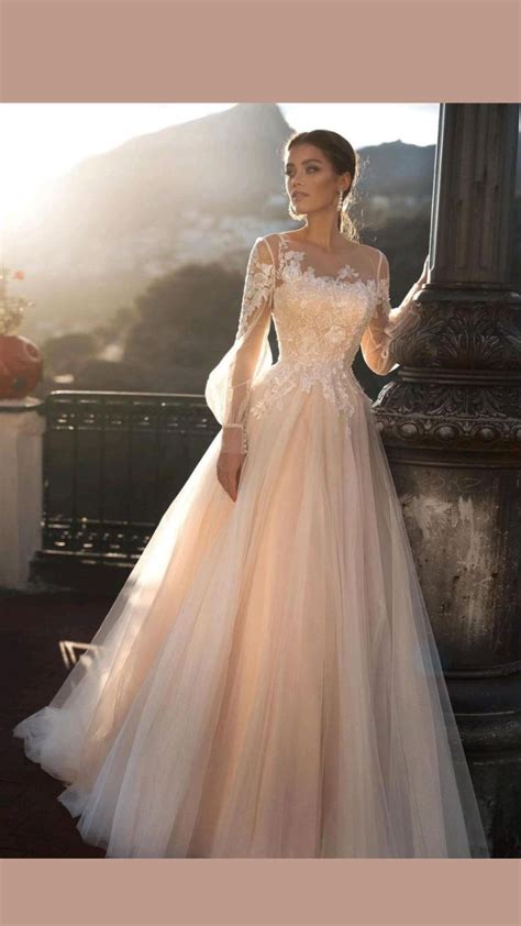 Laura Anderdon adlı kullanıcının Princess wedding dresses panosundaki