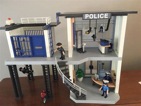 Playmobil City Action Police Station With Alarm