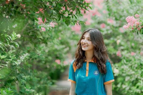 Hot girl Thương mại luôn bị nhận nhầm là con lai vì giống Tây Báo Dân trí