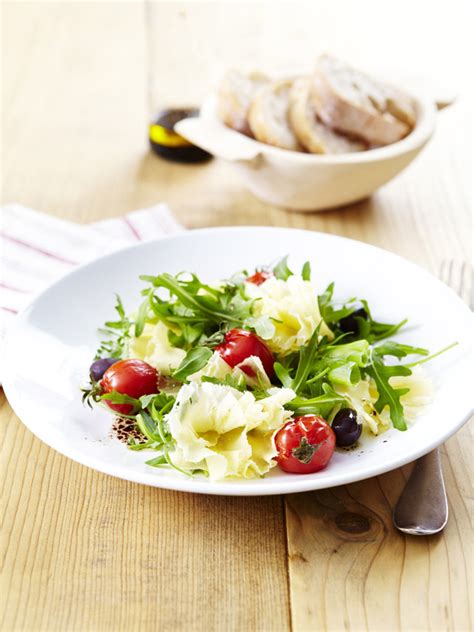 Salade de Tête de Moine AOP à la roquette et aux tomates cerise rôties