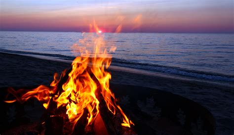 Beach Campfire - 3000x1735 Wallpaper - teahub.io