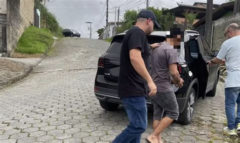 Foragido que matou homem por ser gay é preso em Blumenau após 14 anos