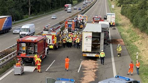 Vollsperrung Auf Der A Auffahrunfall Mit Drei Lastwagen Marbacher