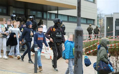 Wuppertal Polizei Großeinsatz am Dörpfeld Gymnasium