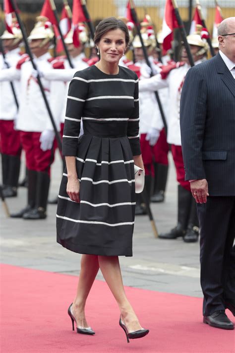 Letizia A Los Pies De La Reina Todos Sus Fetiches De Estilo