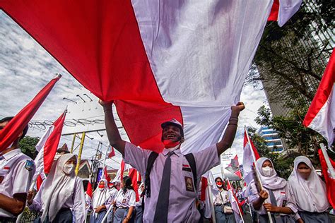 Kirab Merah Putih 1 001 Meter Peringati Hari Pahlawan Di Kota Semarang