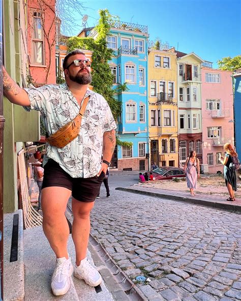 ≡ 15 Body-Positive Influencers To Follow For Your Daily Dose Of