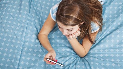 One In Four Tweens Sexts—so What